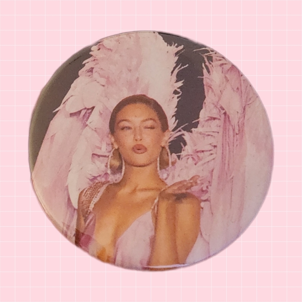 Gigi Hadid VS 2" Pin